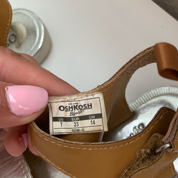 Oshkosh size 7t sandals - Picture 4 of 6